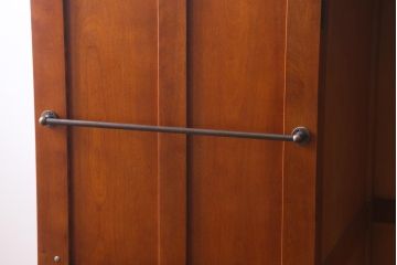 ビンテージ　横浜クラシック家具　ダニエル(Daniel)　スパニッシュシリーズ　木のあたたかみを感じる上品なワードローブ(洋服タンス、衣装タンス)(R-038647)