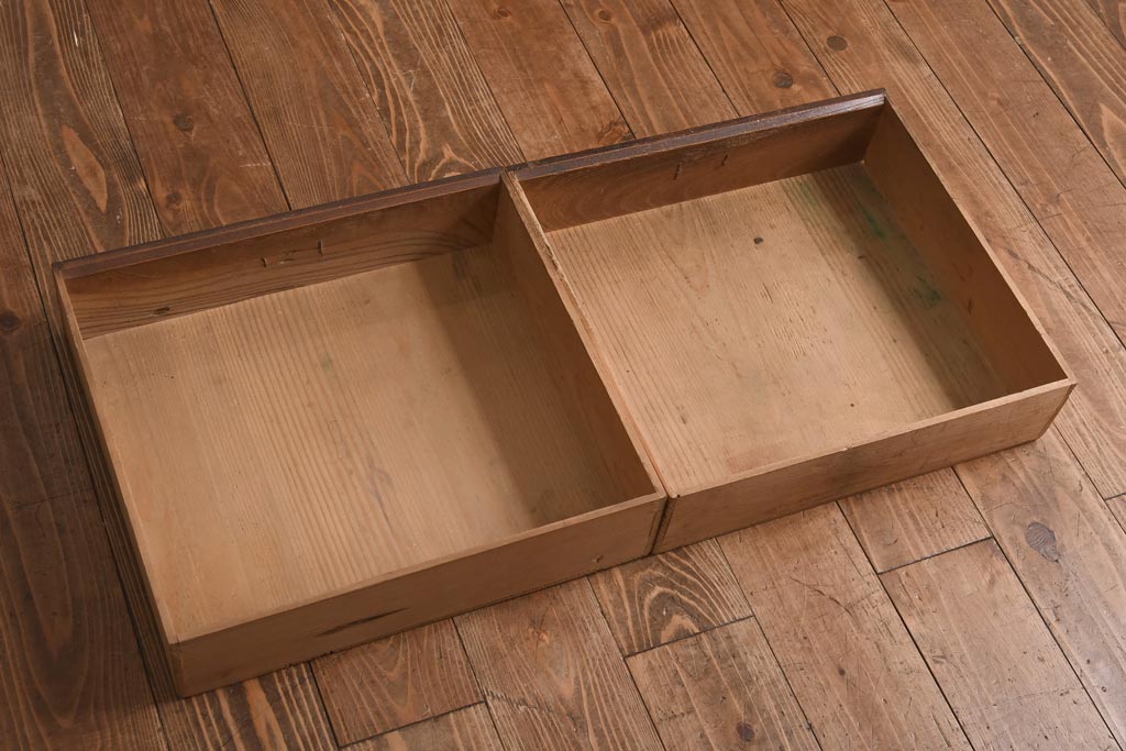 アンティーク家具　明治大正期　前面ケヤキ材・ヒノキ材　和の風情漂う横桟が目を惹く帳場箪笥(ローボード、収納棚)(R-038667)