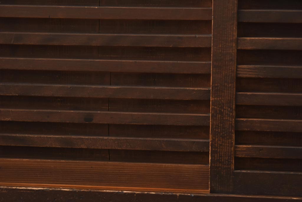 アンティーク家具　明治大正期　前面ケヤキ材・ヒノキ材　和の風情漂う横桟が目を惹く帳場箪笥(ローボード、収納棚)(R-038667)