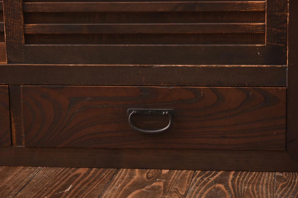 アンティーク家具　明治大正期　前面ケヤキ材・ヒノキ材　和の風情漂う横桟が目を惹く帳場箪笥(ローボード、収納棚)(R-038667)