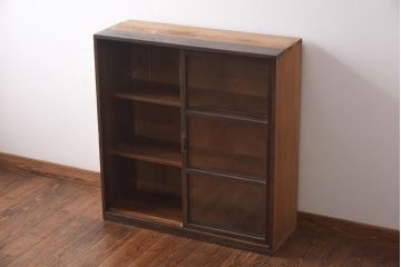 アンティーク家具　大正昭和初期　レトロな佇まいが魅力のゆらゆらガラス戸付き本箱(ブックケース、収納棚、飾り棚)(R-038668)