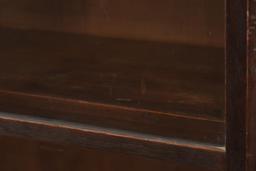 アンティーク家具　大正昭和初期　レトロな佇まいが魅力のゆらゆらガラス戸付き本箱(ブックケース、収納棚、飾り棚)(R-038668)