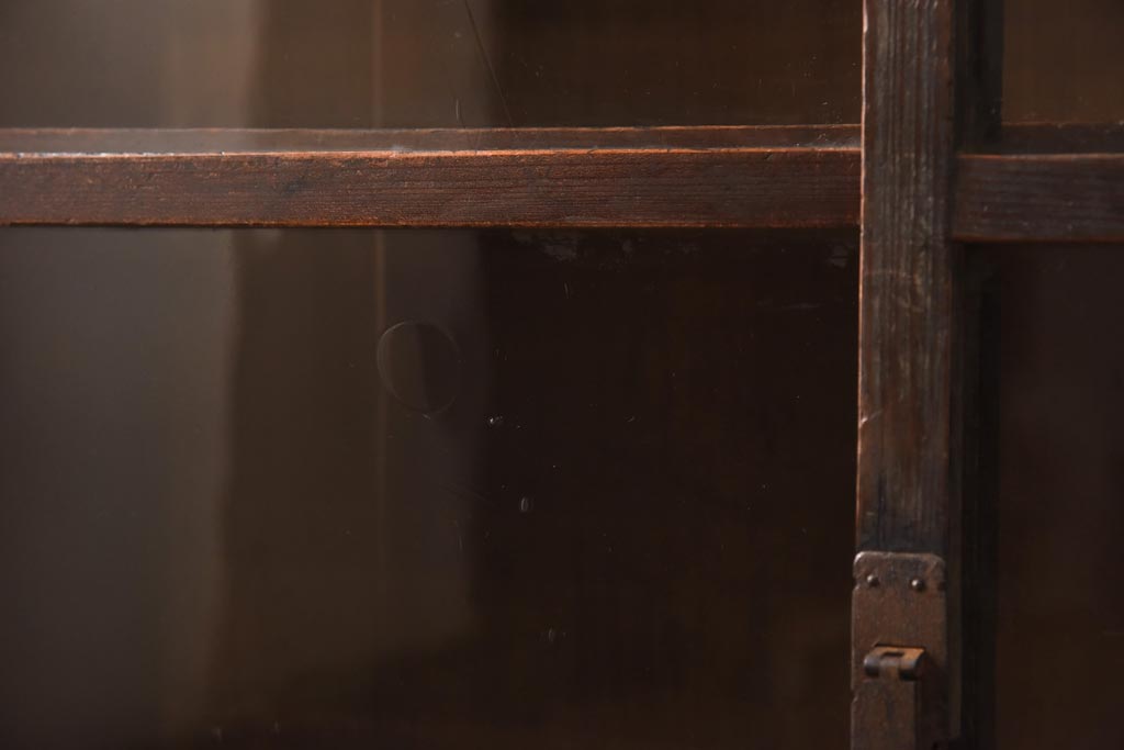 アンティーク家具　大正昭和初期　レトロな佇まいが魅力のゆらゆらガラス戸付き本箱(ブックケース、収納棚、飾り棚)(R-038668)