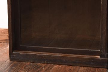 アンティーク家具　大正昭和初期　レトロな佇まいが魅力のゆらゆらガラス戸付き本箱(ブックケース、収納棚、飾り棚)(R-038668)