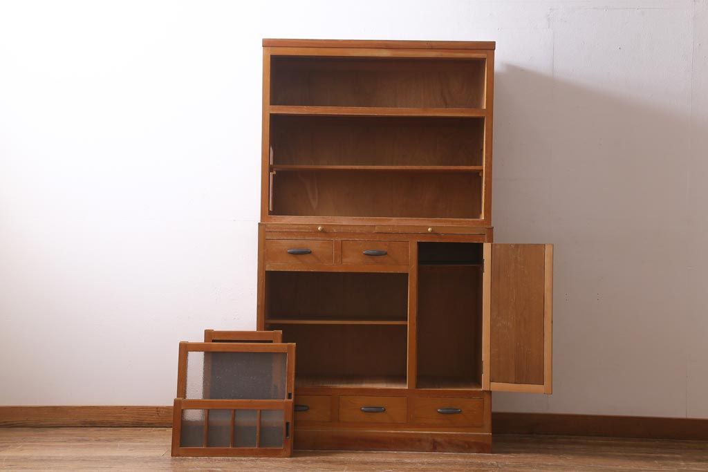 レトロ家具　和製アンティーク　ダイヤガラスがレトロな雰囲気を高める食器棚(収納棚、戸棚、キャビネット)(R-038681)