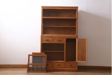 レトロ家具　和製アンティーク　ダイヤガラスがレトロな雰囲気を高める食器棚(収納棚、戸棚、キャビネット)(R-038681)