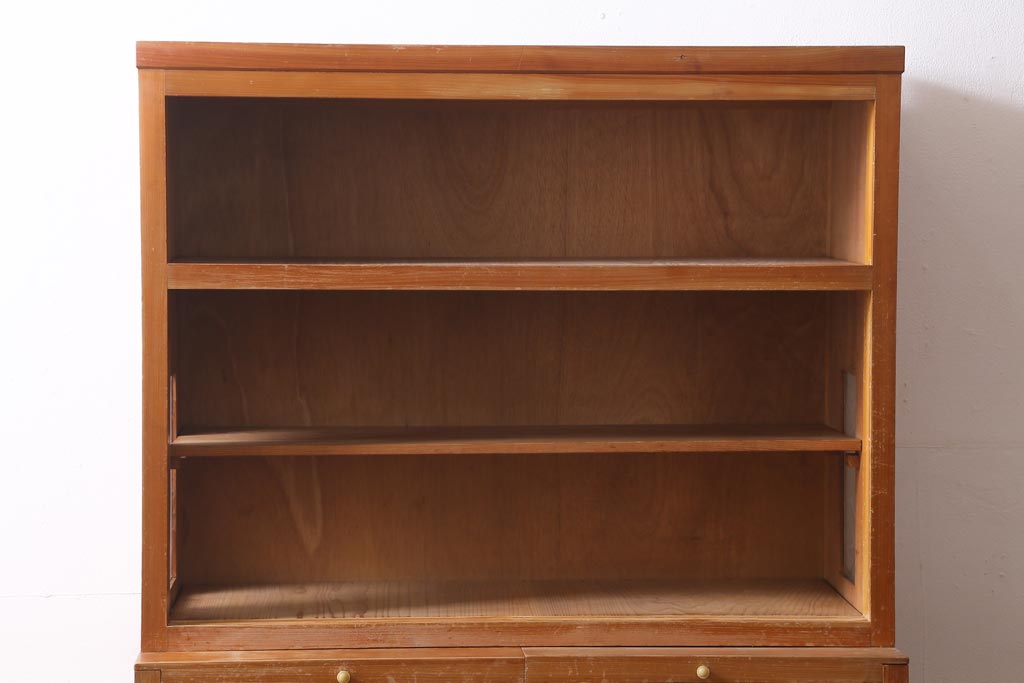 レトロ家具　和製アンティーク　ダイヤガラスがレトロな雰囲気を高める食器棚(収納棚、戸棚、キャビネット)(R-038681)