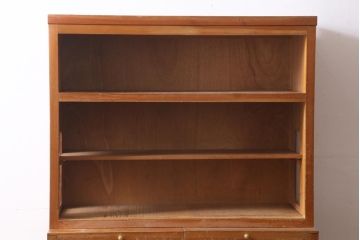 レトロ家具　和製アンティーク　ダイヤガラスがレトロな雰囲気を高める食器棚(収納棚、戸棚、キャビネット)(R-038681)