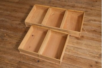 レトロ家具　和製アンティーク　ダイヤガラスがレトロな雰囲気を高める食器棚(収納棚、戸棚、キャビネット)(R-038681)