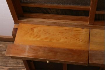 レトロ家具　和製アンティーク　ダイヤガラスがレトロな雰囲気を高める食器棚(収納棚、戸棚、キャビネット)(R-038681)