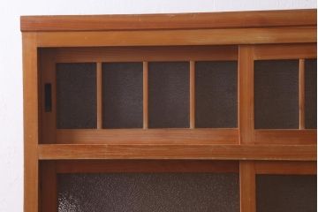 レトロ家具　和製アンティーク　ダイヤガラスがレトロな雰囲気を高める食器棚(収納棚、戸棚、キャビネット)(R-038681)