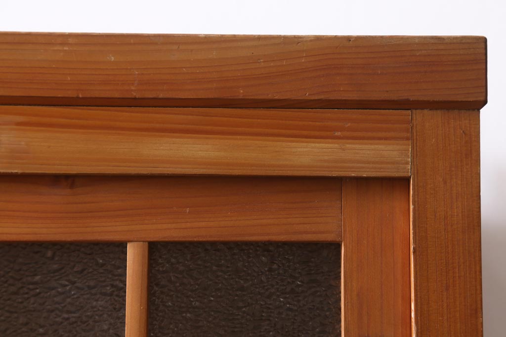 レトロ家具　和製アンティーク　ダイヤガラスがレトロな雰囲気を高める食器棚(収納棚、戸棚、キャビネット)(R-038681)