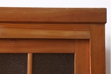 レトロ家具　和製アンティーク　ダイヤガラスがレトロな雰囲気を高める食器棚(収納棚、戸棚、キャビネット)(R-038681)