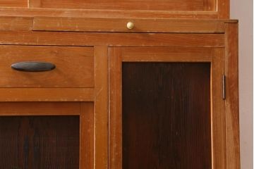 レトロ家具　和製アンティーク　ダイヤガラスがレトロな雰囲気を高める食器棚(収納棚、戸棚、キャビネット)(R-038681)