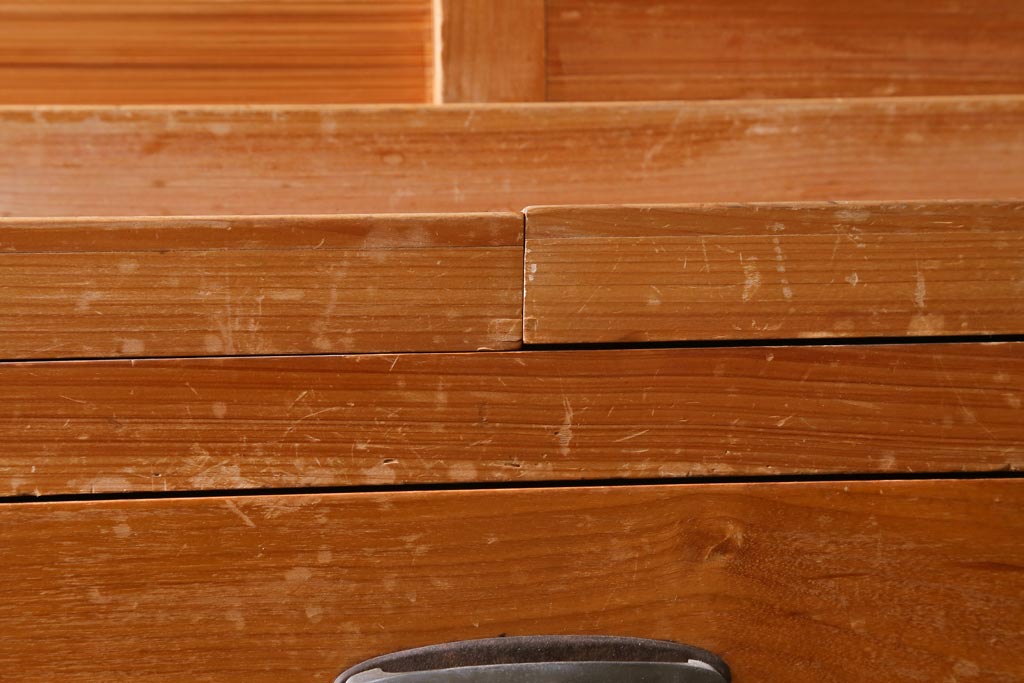 レトロ家具　和製アンティーク　ダイヤガラスがレトロな雰囲気を高める食器棚(収納棚、戸棚、キャビネット)(R-038681)