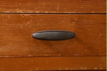 レトロ家具　和製アンティーク　ダイヤガラスがレトロな雰囲気を高める食器棚(収納棚、戸棚、キャビネット)(R-038681)