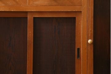 レトロ家具　和製アンティーク　ダイヤガラスがレトロな雰囲気を高める食器棚(収納棚、戸棚、キャビネット)(R-038681)