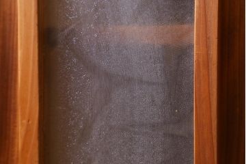 レトロ家具　和製アンティーク　ダイヤガラスがレトロな雰囲気を高める食器棚(収納棚、戸棚、キャビネット)(R-038681)