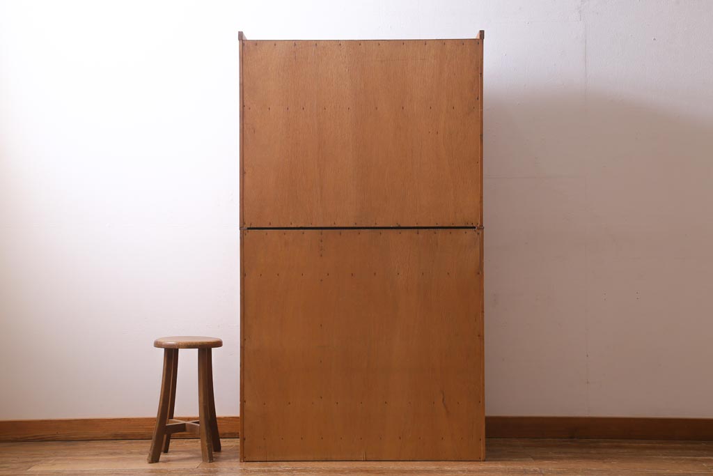 レトロ家具　和製アンティーク　ダイヤガラスがレトロな雰囲気を高める食器棚(収納棚、戸棚、キャビネット)(R-038681)