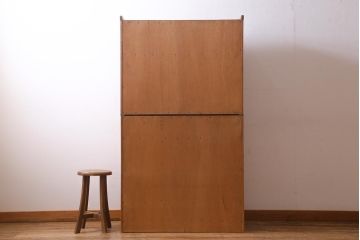 レトロ家具　和製アンティーク　ダイヤガラスがレトロな雰囲気を高める食器棚(収納棚、戸棚、キャビネット)(R-038681)