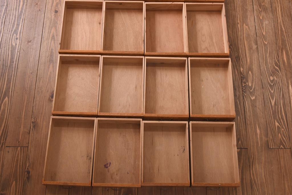 レトロ家具　昭和レトロ　昭和中期　ノスタルジックな雰囲気たっぷりのチェスト(引き出し、タンス、サイドチェスト)(R-038683)