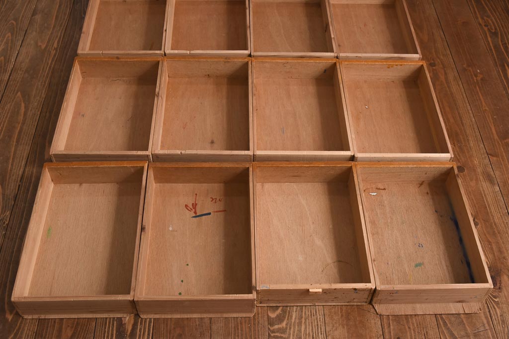 レトロ家具　昭和レトロ　昭和中期　ノスタルジックな雰囲気たっぷりのチェスト(引き出し、タンス、サイドチェスト)(R-038683)