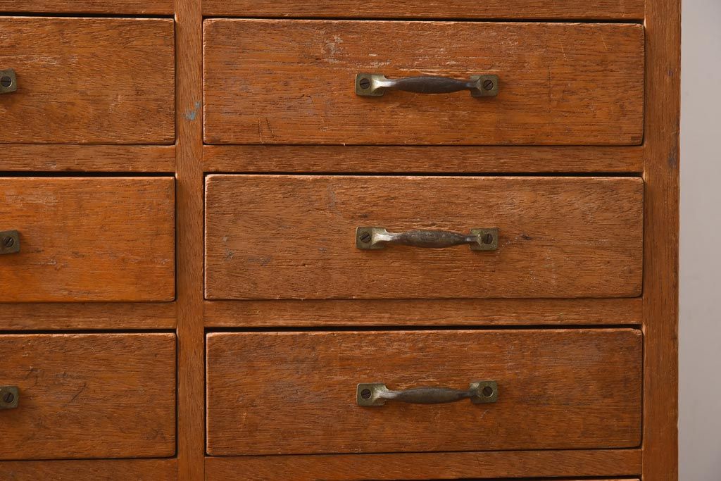 レトロ家具　昭和レトロ　昭和中期　ノスタルジックな雰囲気たっぷりのチェスト(引き出し、タンス、サイドチェスト)(R-038683)