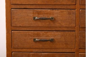 レトロ家具　昭和レトロ　昭和中期　ノスタルジックな雰囲気たっぷりのチェスト(引き出し、タンス、サイドチェスト)(R-038683)