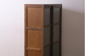 アンティーク家具　昭和中期　銀モールガラス　温かみのある木肌が魅力のレトロなガラス戸棚(収納棚、食器棚、キャビネット)(R-038684)
