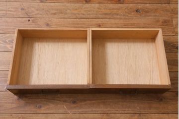 アンティーク家具　昭和中期　銀モールガラス　温かみのある木肌が魅力のレトロなガラス戸棚(収納棚、食器棚、キャビネット)(R-038684)