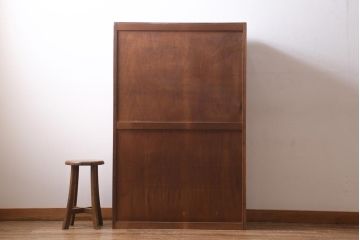 アンティーク家具　昭和中期　銀モールガラス　温かみのある木肌が魅力のレトロなガラス戸棚(収納棚、食器棚、キャビネット)(R-038684)