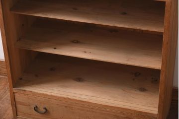 アンティーク家具　和製アンティーク　大正昭和初期　シンプルな作りが魅力的な小振りな箪笥(引き出し、収納棚、戸棚)(R-038685)