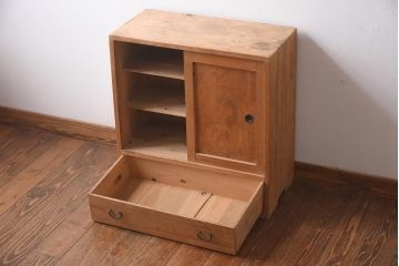 アンティーク家具　和製アンティーク　大正昭和初期　シンプルな作りが魅力的な小振りな箪笥(引き出し、収納棚、戸棚)(R-038685)