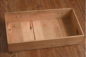 アンティーク家具　和製アンティーク　大正昭和初期　シンプルな作りが魅力的な小振りな箪笥(引き出し、収納棚、戸棚)(R-038685)