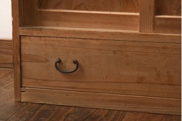アンティーク家具　和製アンティーク　大正昭和初期　シンプルな作りが魅力的な小振りな箪笥(引き出し、収納棚、戸棚)(R-038685)