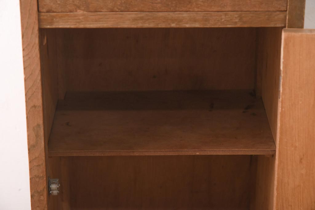 アンティーク家具　昭和レトロ　木の質感が楽しめるシンプルな電話台(サイドキャビネット、収納棚、飾り棚)(R-038687)