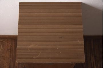 アンティーク家具　昭和レトロ　木の質感が楽しめるシンプルな電話台(サイドキャビネット、収納棚、飾り棚)(R-038687)
