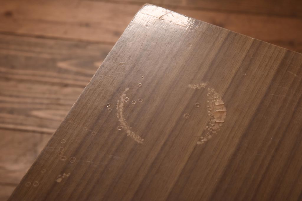 アンティーク家具　昭和レトロ　木の質感が楽しめるシンプルな電話台(サイドキャビネット、収納棚、飾り棚)(R-038687)