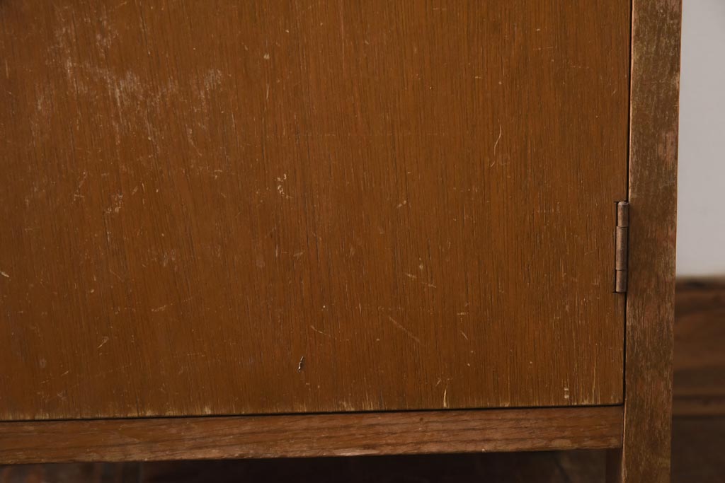 アンティーク家具　昭和レトロ　木の質感が楽しめるシンプルな電話台(サイドキャビネット、収納棚、飾り棚)(R-038687)