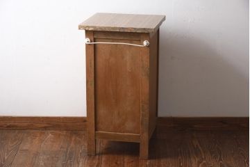 アンティーク家具　昭和レトロ　木の質感が楽しめるシンプルな電話台(サイドキャビネット、収納棚、飾り棚)(R-038687)