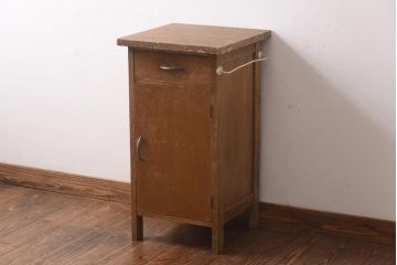アンティーク家具　昭和レトロ　木の質感が楽しめるシンプルな電話台(サイドキャビネット、収納棚、飾り棚)(R-038687)