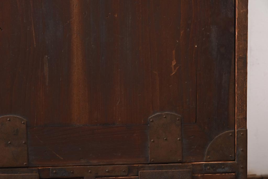 アンティーク家具　和製アンティーク　明治期　ヒノキ材　倹飩式の扉が趣あふれる箪笥(引き出し、収納棚)(R-038688)