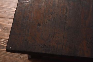 アンティーク家具　大正昭和初期　渋みのある濃い木肌が素敵なサイドテーブル(ディスプレイ台)(R-038690)