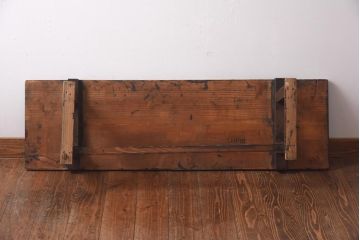 アンティーク家具　大正昭和初期　渋みのある濃い木肌が素敵なサイドテーブル(ディスプレイ台)(R-038691)