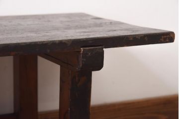 アンティーク家具　大正昭和初期　渋みのある濃い木肌が素敵なサイドテーブル(ディスプレイ台)(R-038692)