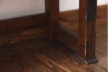 アンティーク家具　大正昭和初期　渋みのある濃い木肌が素敵なサイドテーブル(ディスプレイ台)(R-038692)