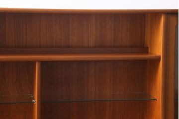 ヴィンテージ家具　イギリスビンテージ　nathan社(ネイサン)　チーク材のスタイリッシュなキャビネット(カップボード、食器棚、収納棚)(R-038693)