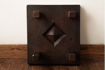 アンティーク雑貨　和製アンティーク　明治大正期　総ケヤキ材　年月を重ねた趣ある将棋盤(花台、飾り台)(R-038696)