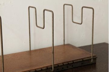レトロ雑貨　和製ビンテージ　昭和中期　ナラ材　レトロな雰囲気漂う本立て(ブックエンド)(R-038698)