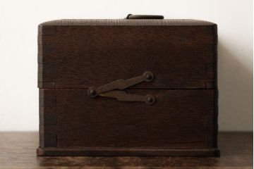 アンティーク雑貨　和製アンティーク　ナラ材　渋さと味わいが魅力的な古い印箱(印鑑箱、小物収納箱)(R-038701)